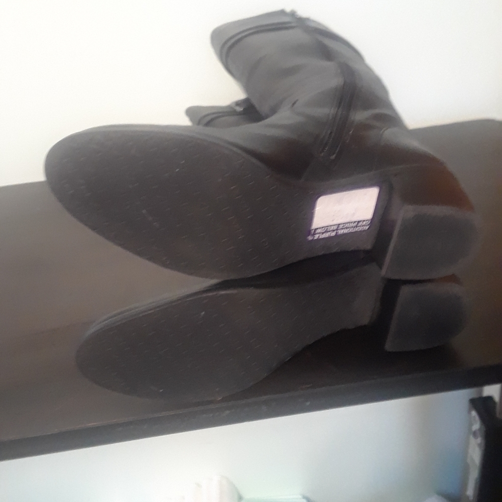 Boots - Picture 4 of 5